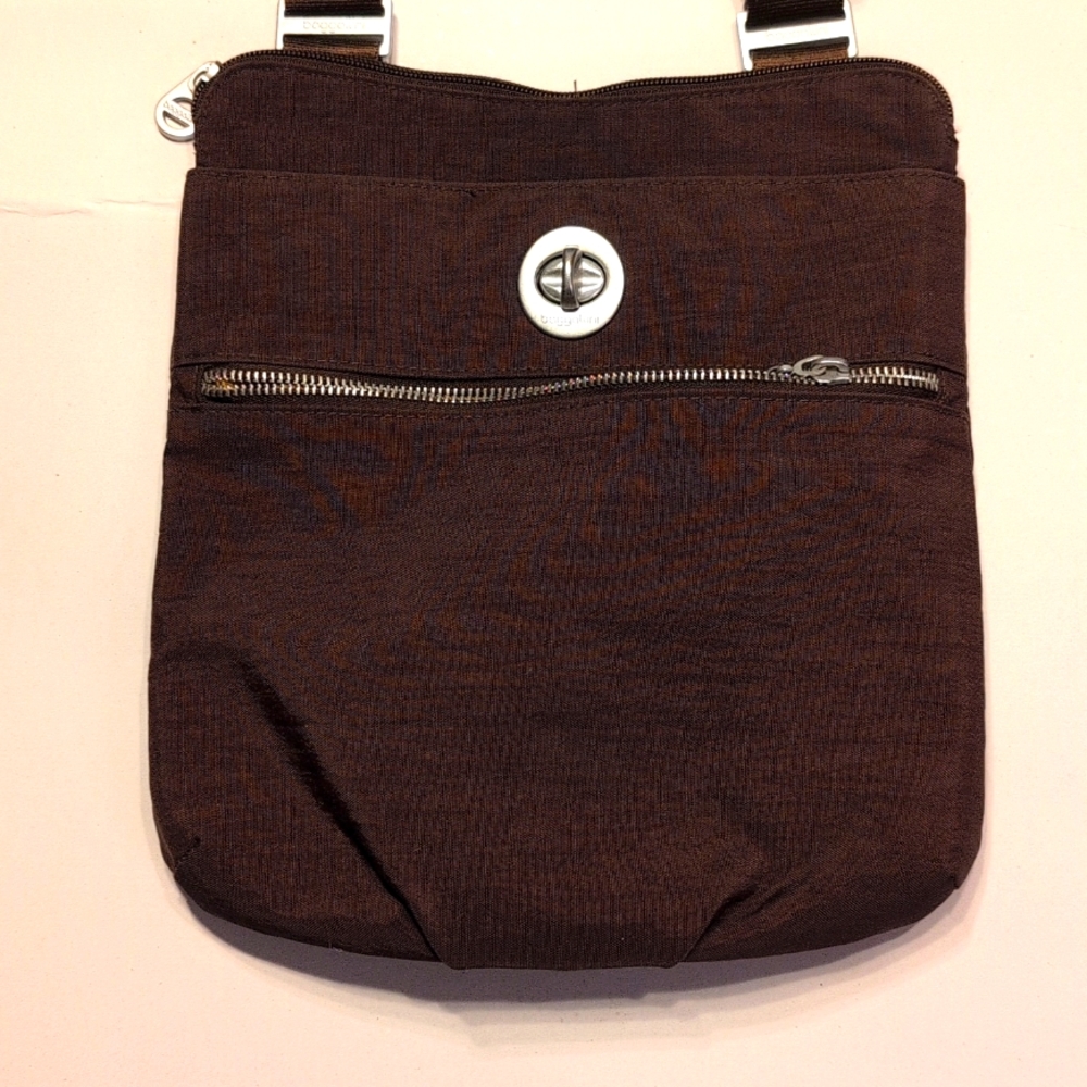 Baggallini crossbody, warm Brown with cherry tangerine lining